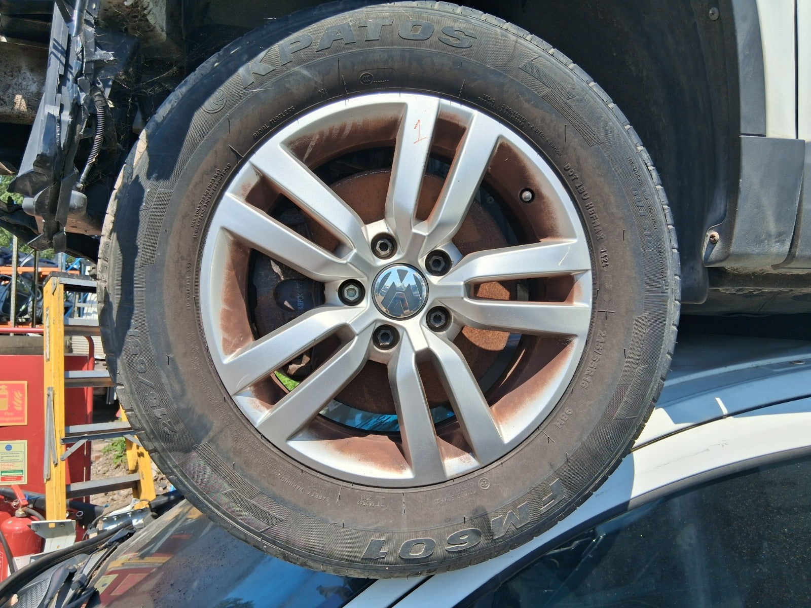 2013 VW VOLKSWAGEN TIGUAN MK1 16 INCH ALLOY WHEEL WITH TYRE 215/65R16 REF 1