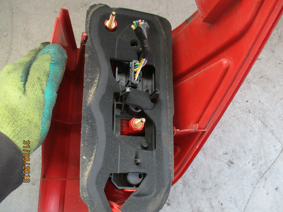 PEUGEOT 1007 2005 NSR PASSENGER SIDE REAR LIGHT TAIL LIGHT 9646776880