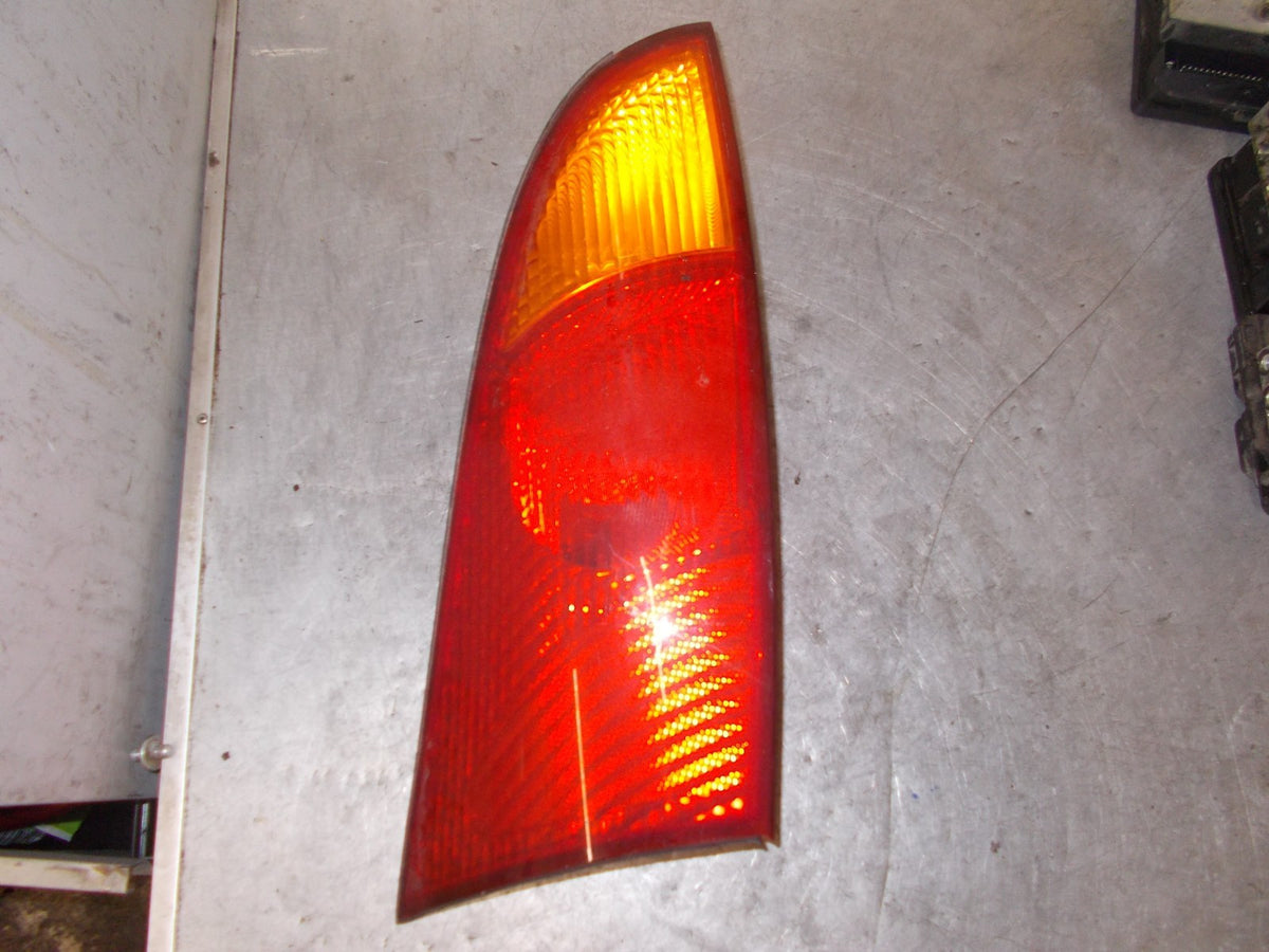 FORD FOCUS 2001 MK1 OSR DRIVER SIDE REAR LIGHT TAIL LIGHT 1M5113404AC