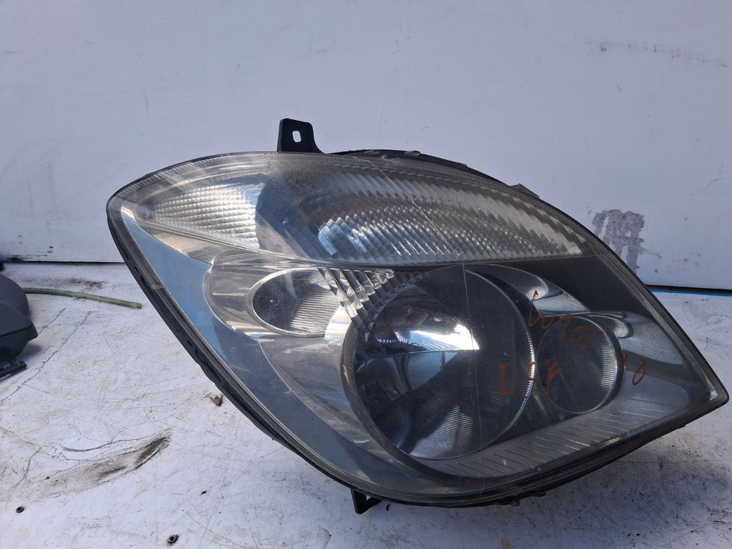 2010 MERCEDES BENZ SPRINTER W907 OSF DRIVER SIDE FRONT HEADLIGHT A9068200461