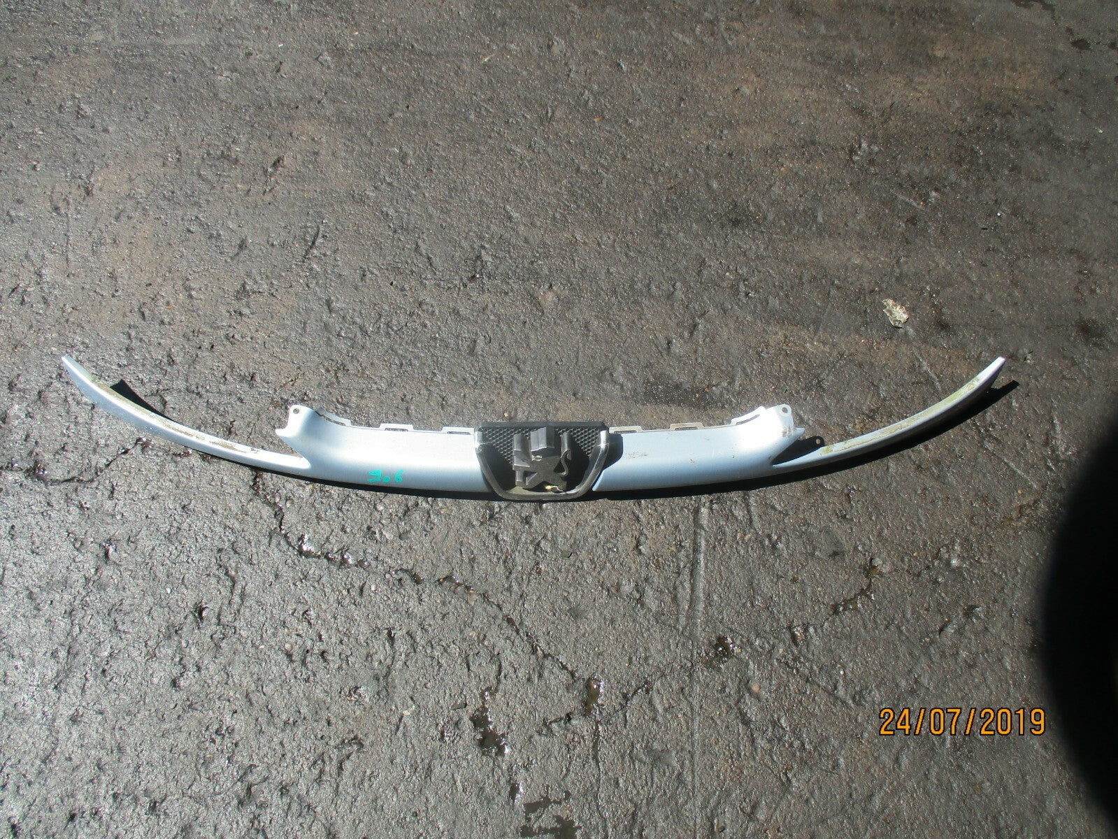 PEUGEOT 206 FRONT BUMPER GRILL & EMBLEM BADGE LIGHT BLUE 9628691277