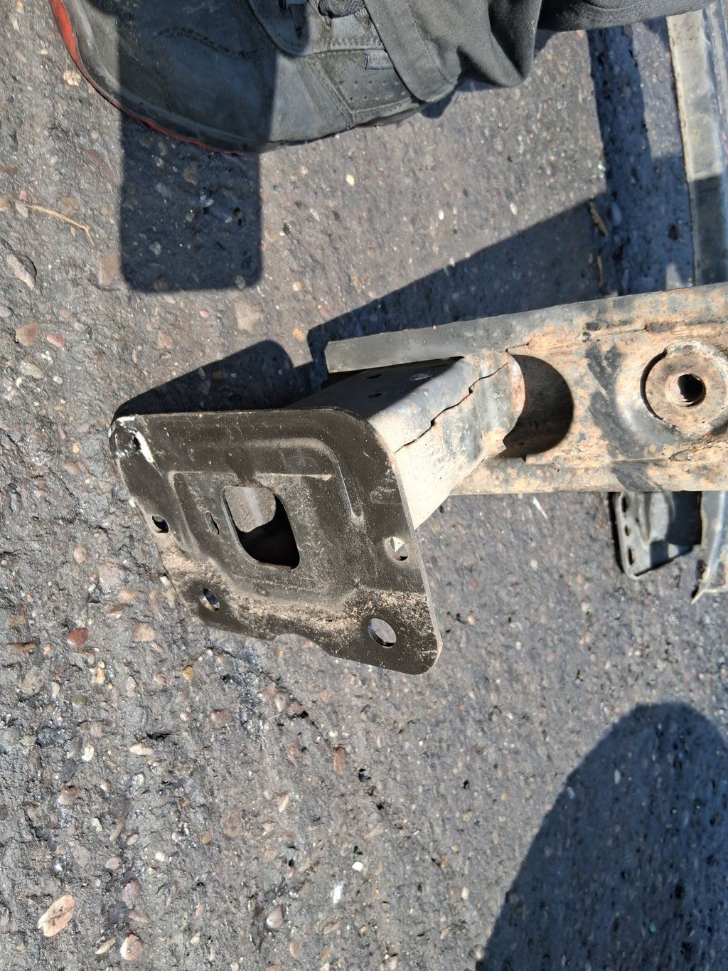 FORD GRAND C MAX 2017 REAR CRASH BUMPER REINFORCEMENT BAR