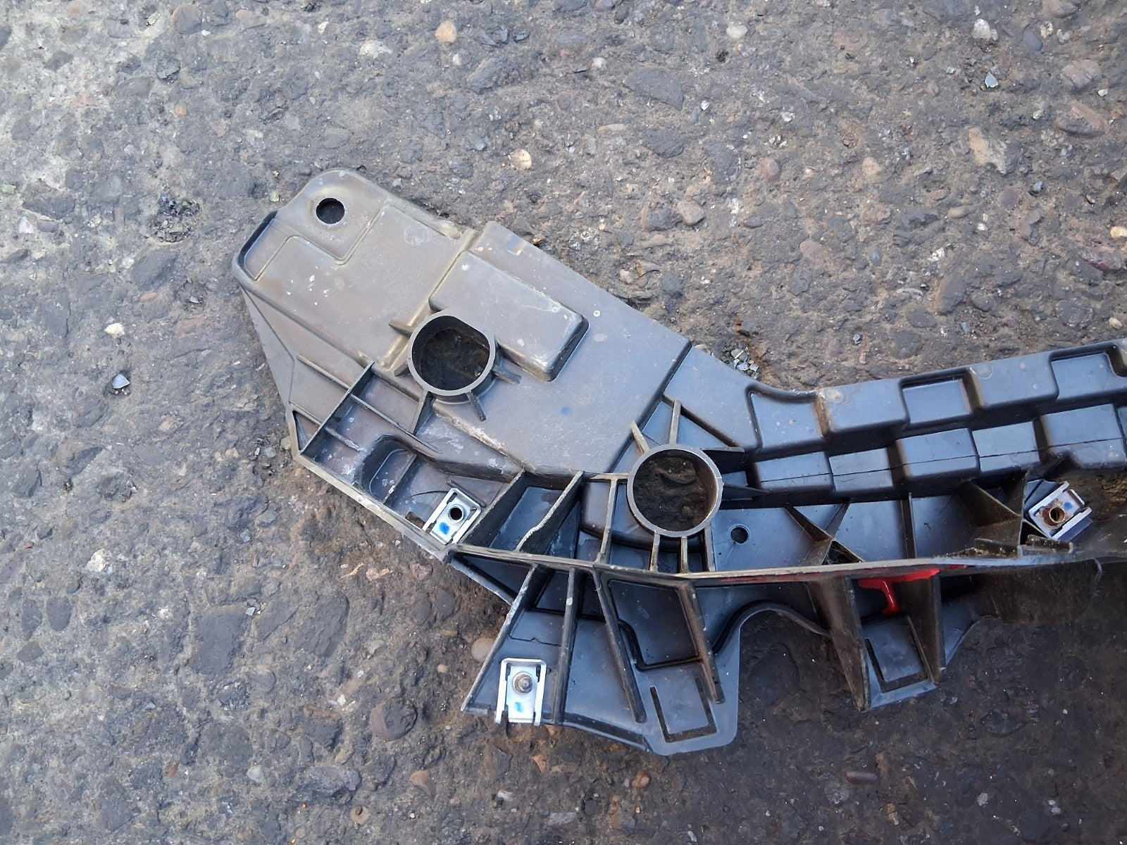 2024 FIAT DUCATO MK3 FACELIFT OSF DRIVER SIDE HEADLIGHT BRACKET 1391282080