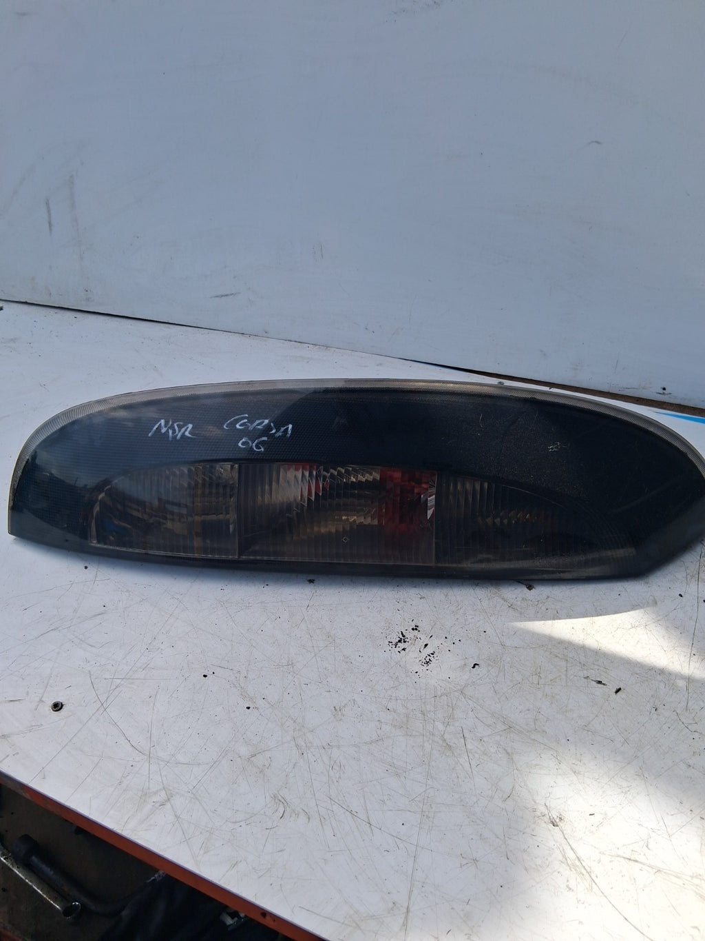 20-6 VAUXHALL CORSA NSR PASSENGER SIDE REAR BRAKE TAIL LIGHT CLUSTER UNIT