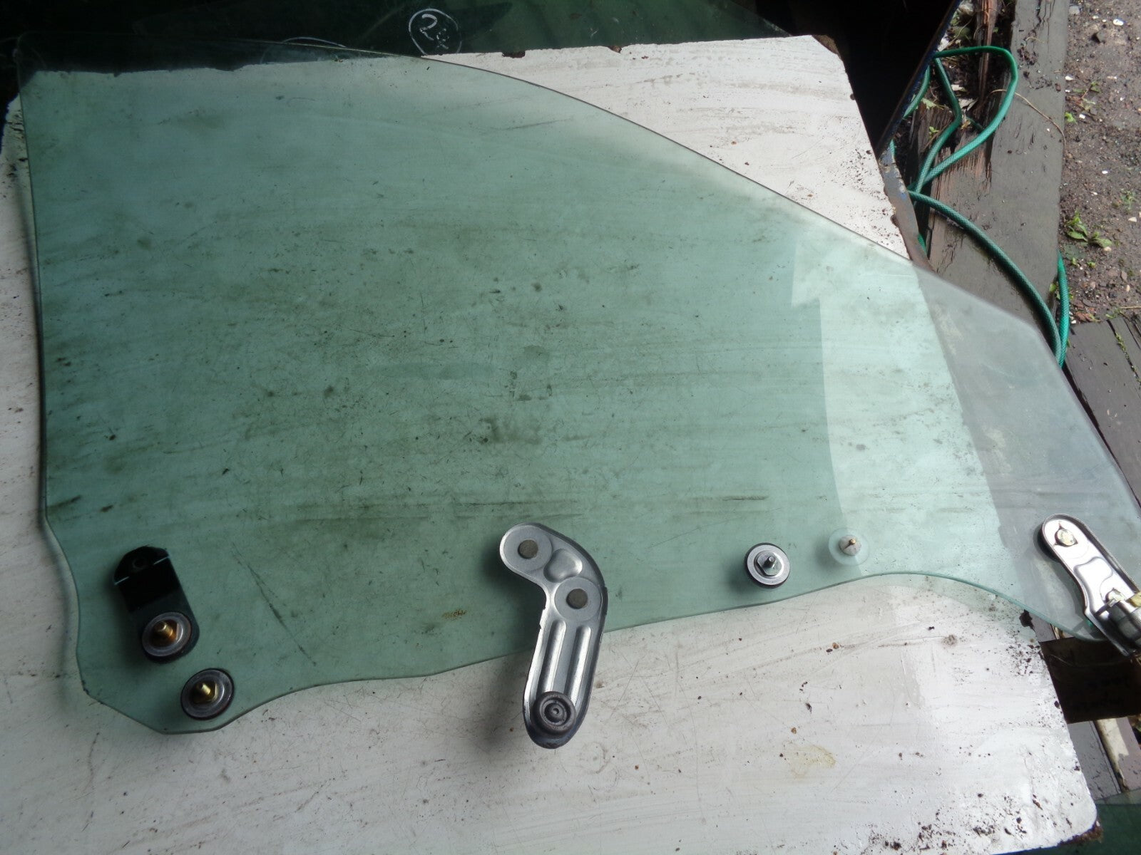 SUBARU IMPREZA WRX NSFPASSENGER SIDE FRONT WINDOW GLASS
