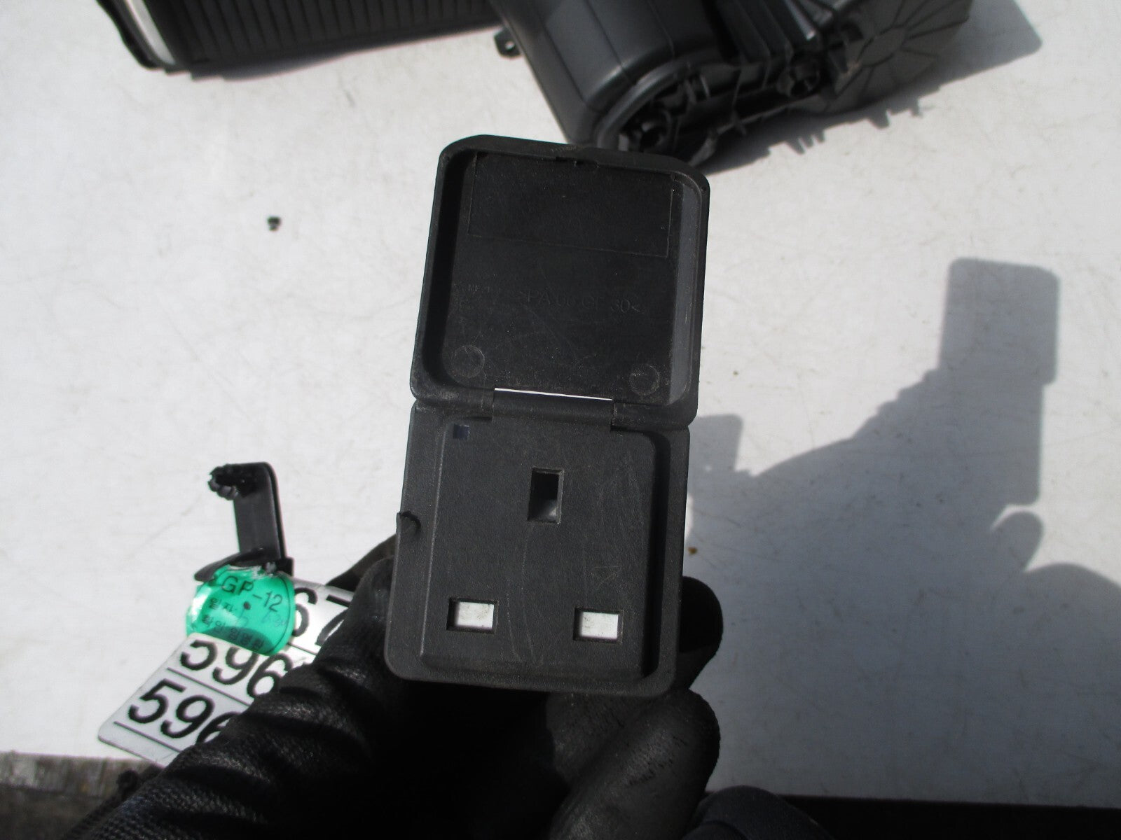 VAUXHALL MOKKA 2013 3 PIN PLUG 230V AUTO OUTLET POWER SOCKET 95245967 13280255