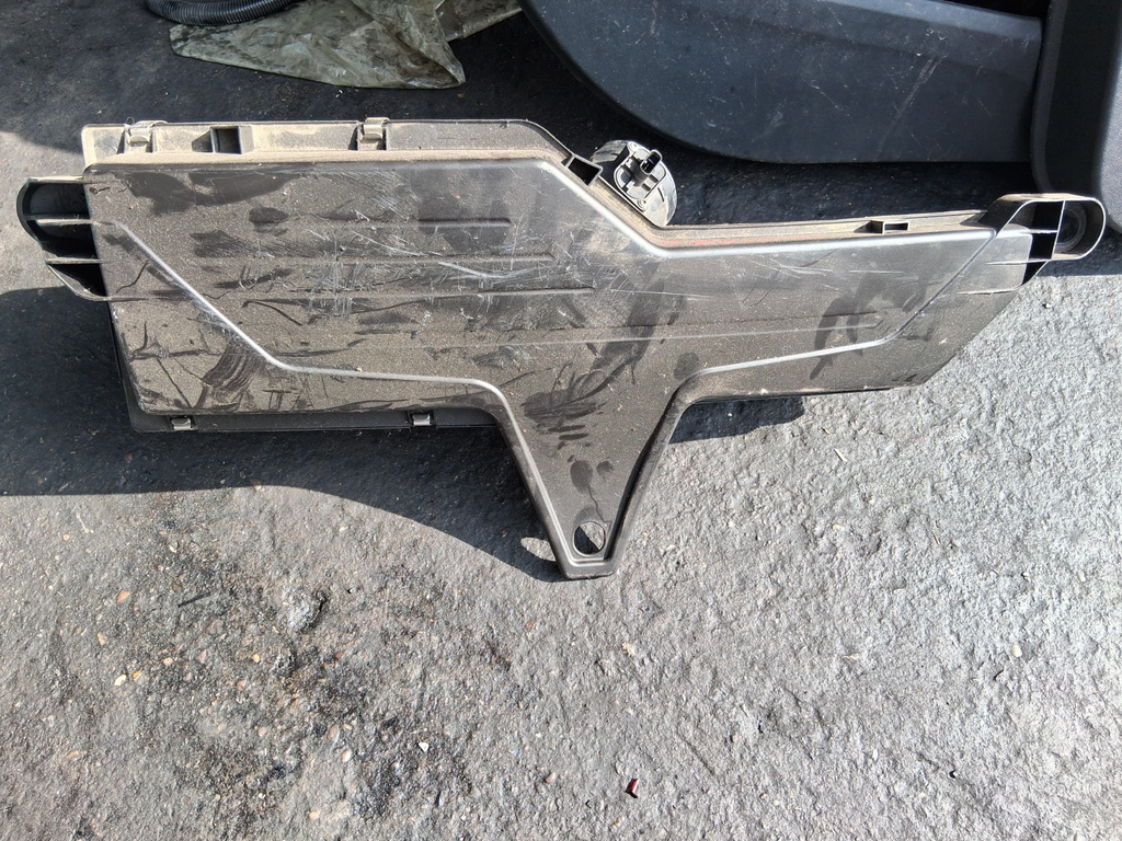 2015 BMW 3 SERIES F30 ESTATE AIR FILTER BOX HOUSING BOX 107378