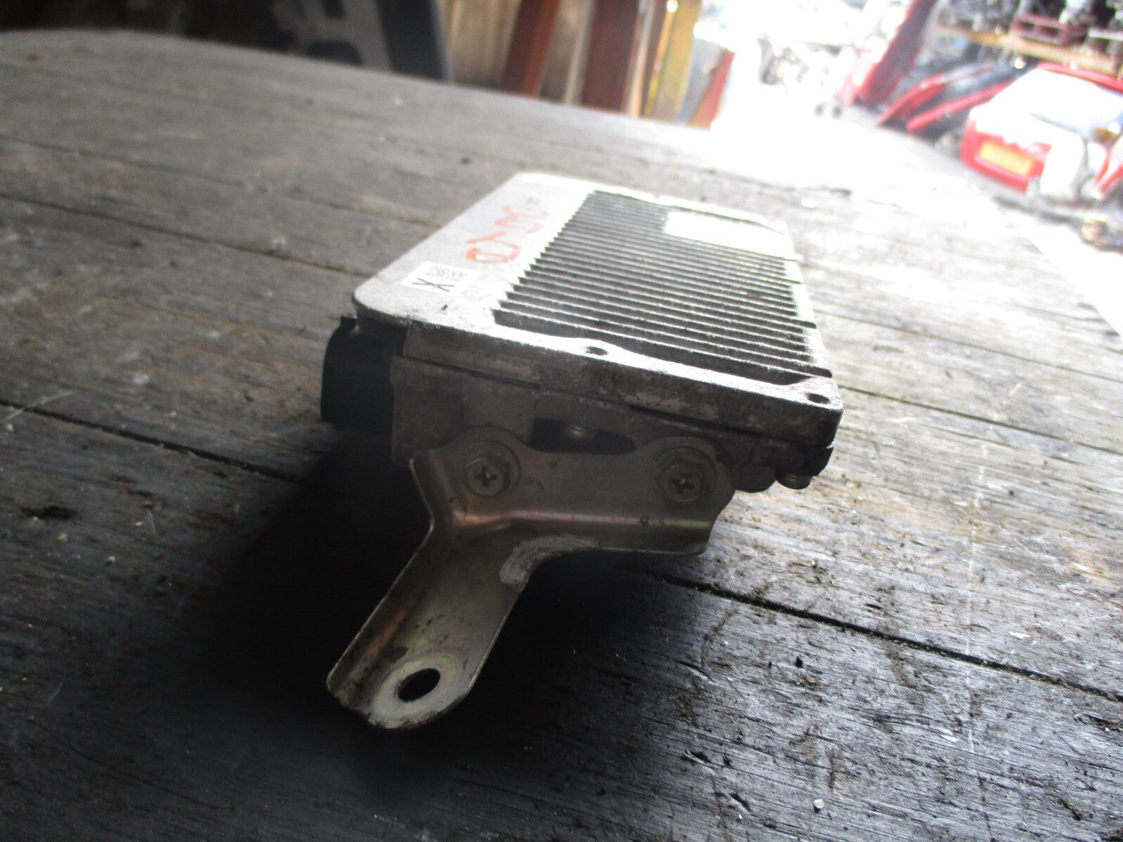 TOYOTA YARIS HYBRID ENGINE CONTROL UNIT 89661-0DT20