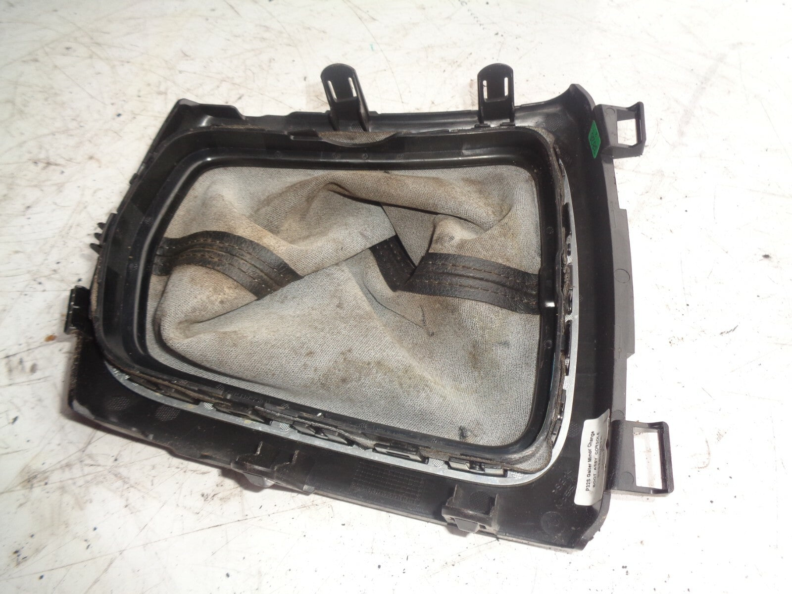 NISSAN QASHQAI J11 MK2 2018 GEAR SELECTOR SURROUND TRIM 96935hv51a
