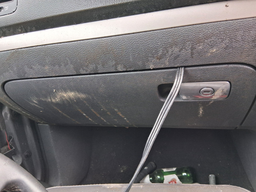 2007 VW VOLKSWAGEN GOLF MK5 FRONT DASHBOARD GLOVE BOX STORAGE COMPARTMENT
