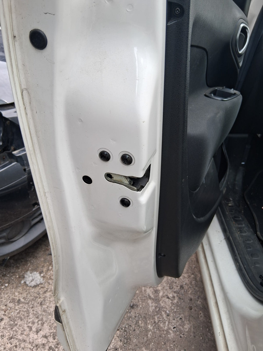 2019 FIAT 500L URBAN HATCH NSF PASSENGER SIDE FRONT DOOR LOCK MECHANISM