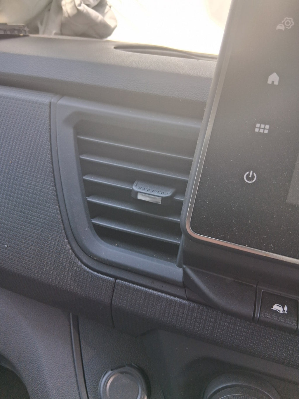 2025 RENAULT TRAFIC X82 MK3 FRONT DASH BOTH CENTER AIR VENTS