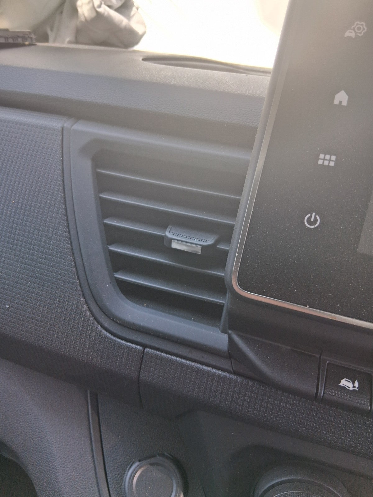2025 RENAULT TRAFIC X82 MK3 FRONT DASH BOTH CENTER AIR VENTS