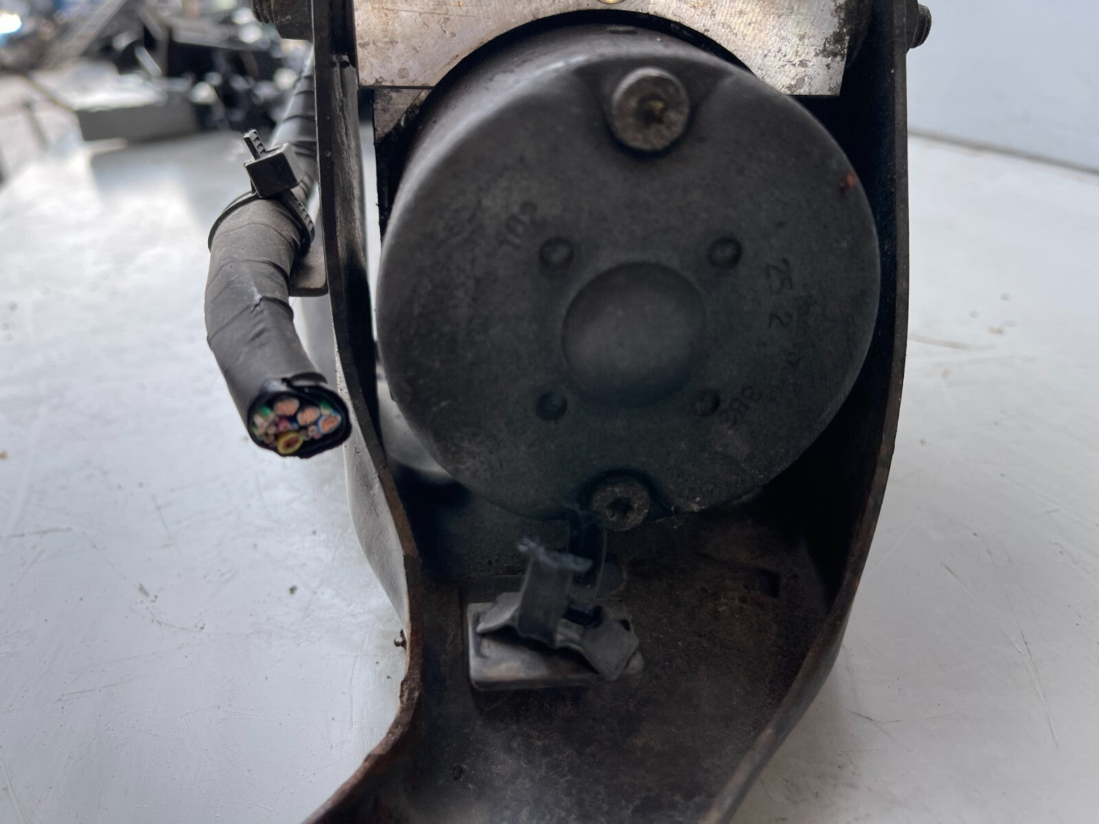 2003 NISSAN NAVARA ABS PUMP AND CONTROL MODULE