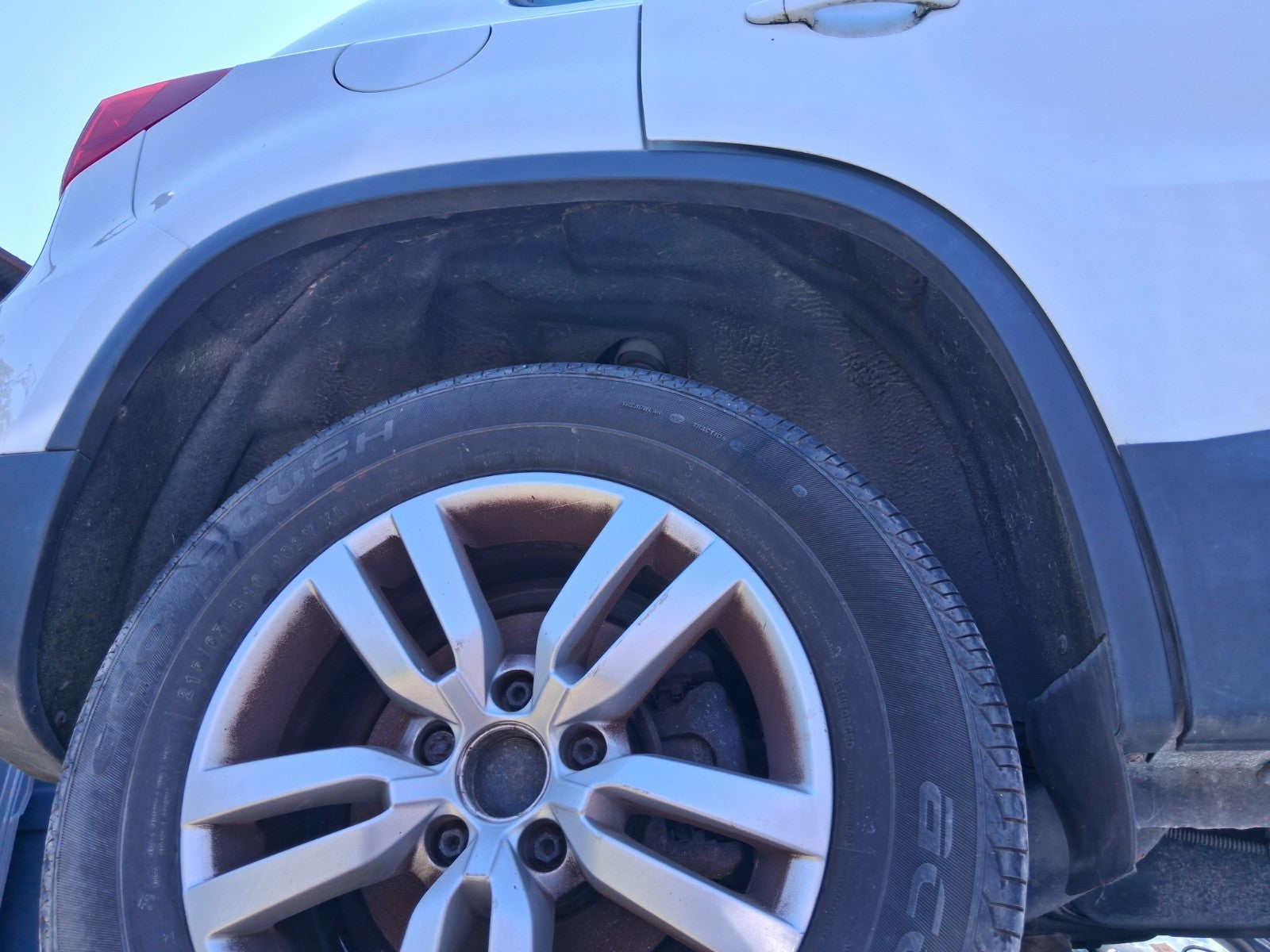 2013 VW VOLKSWAGEN TIGUAN OSR DRIVER SIDE REAR WHEEL ARCH TRIM