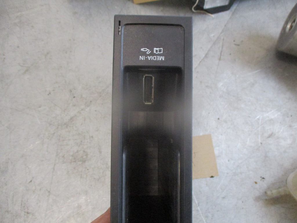 VW VOLKSWAGEN SCIROCCO MK3 2011 MULTIMEDIA IN INTERFACE STORAGE BOX 5N0035341E