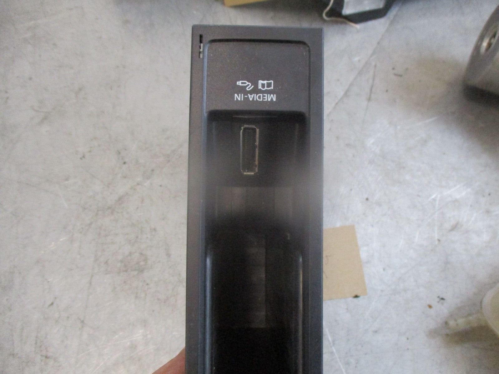 VW VOLKSWAGEN SCIROCCO MK3 2011 MULTIMEDIA IN INTERFACE STORAGE BOX 5N0035341E