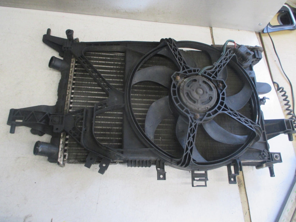 VAUXHALL CORSA C 2005 1.4 PETROL COMPLETE RADIATOR FAN 560961104 RP 41
