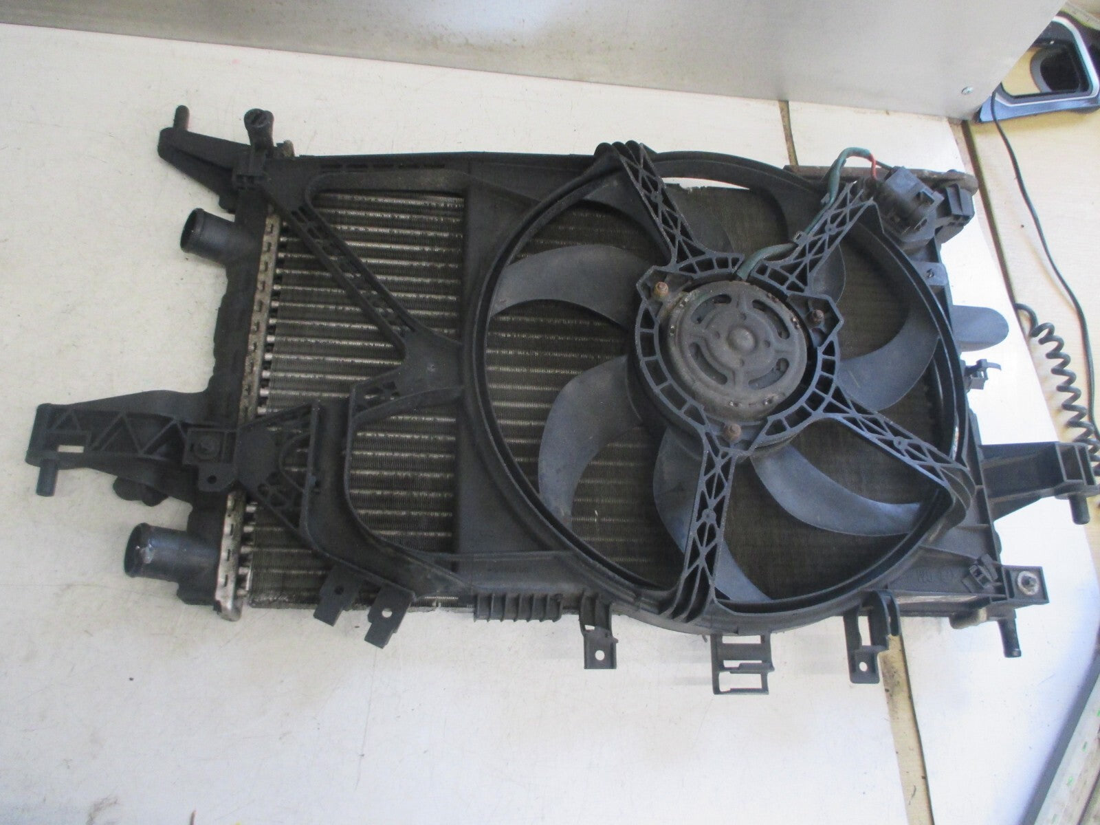 VAUXHALL CORSA C 2005 1.4 PETROL COMPLETE RADIATOR FAN 560961104 RP 41