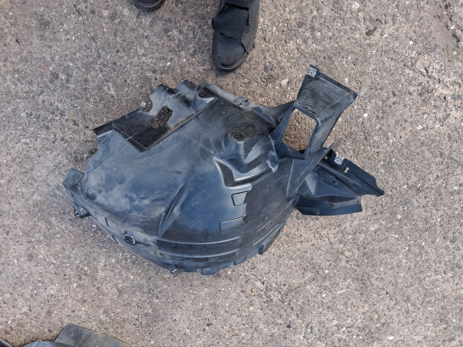 2020 MERCEDES SPRINTER W907 OSF DRIVER SIDE FRONT RIGHT SPLASH GUARD A9076842802