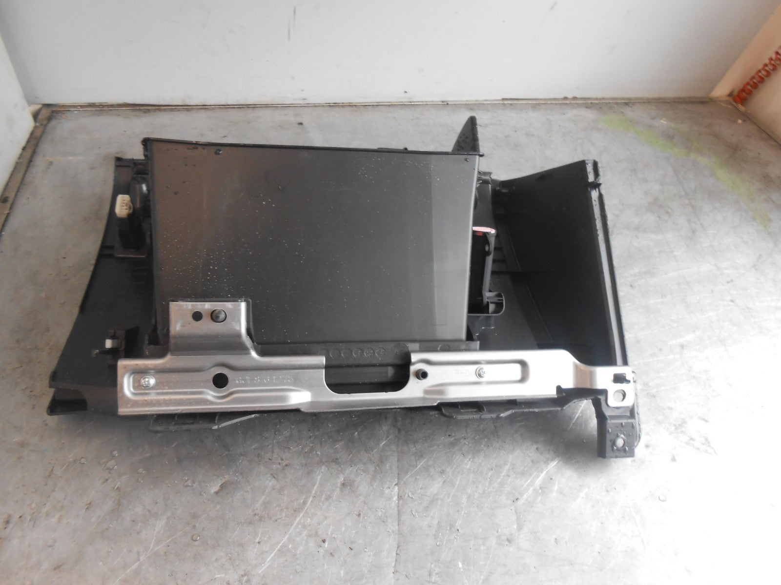 MAZDA 3 BM (MK3) 2013 - 2016 NS PASSENGER SIDE GLOVE BOX COMPARTMENT B45A 64281