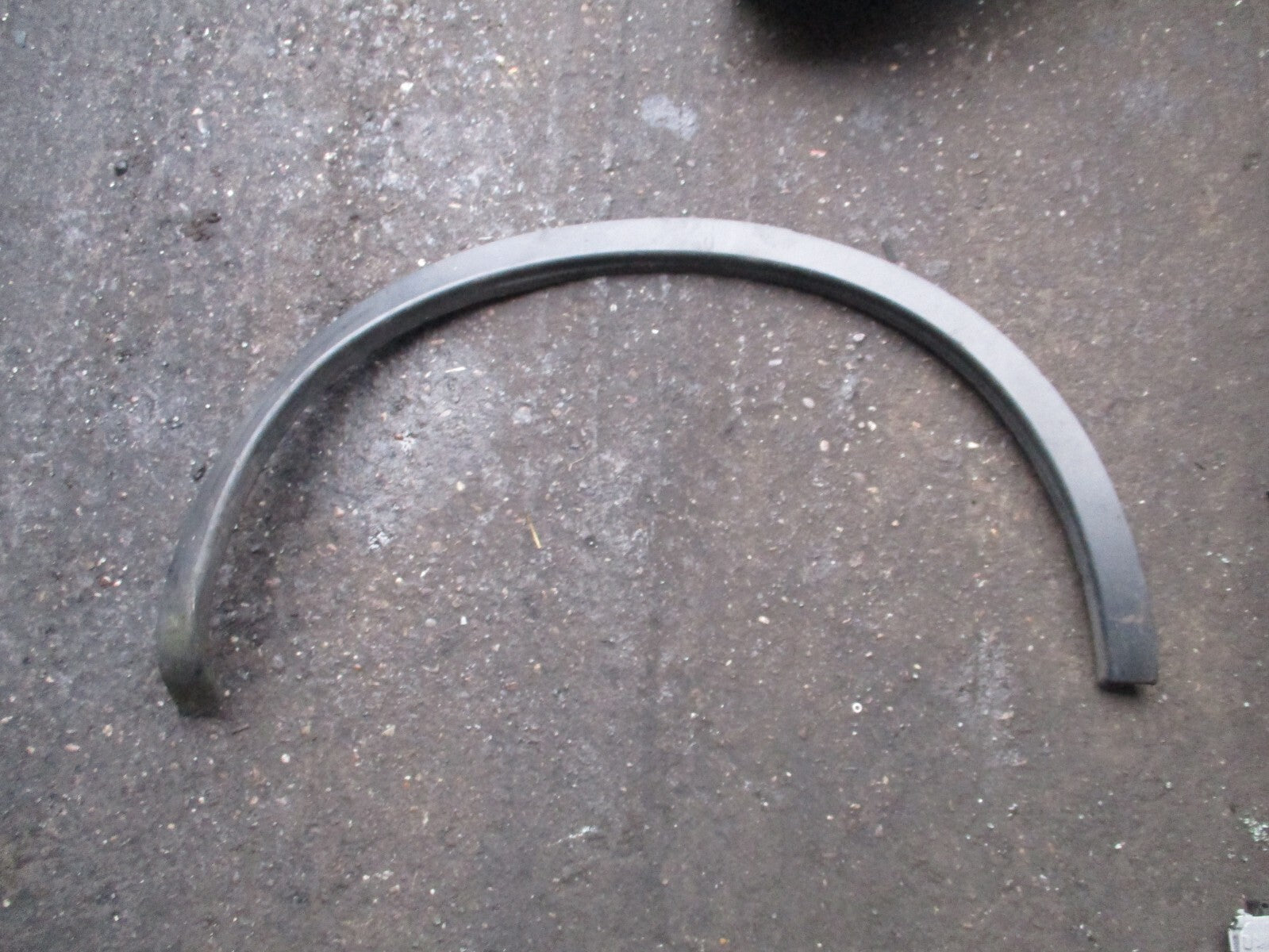 NISSAN QASHQAI J10 MK1 2012 OSR DRIVER SIDE REAR WHEEL ARCH TRIM 93828BR0
