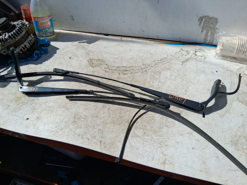 2021 MERCEDES BENZ SPRINTER W907 FRONT WIPER ARM AND BLADES
