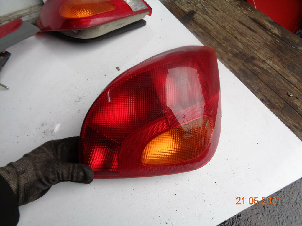 FORD FIESTA MK4 3 DOOR 2002 OSR DRIVER SIDE REAR BACK BRAKE TAIL LIGHT CLUSTER