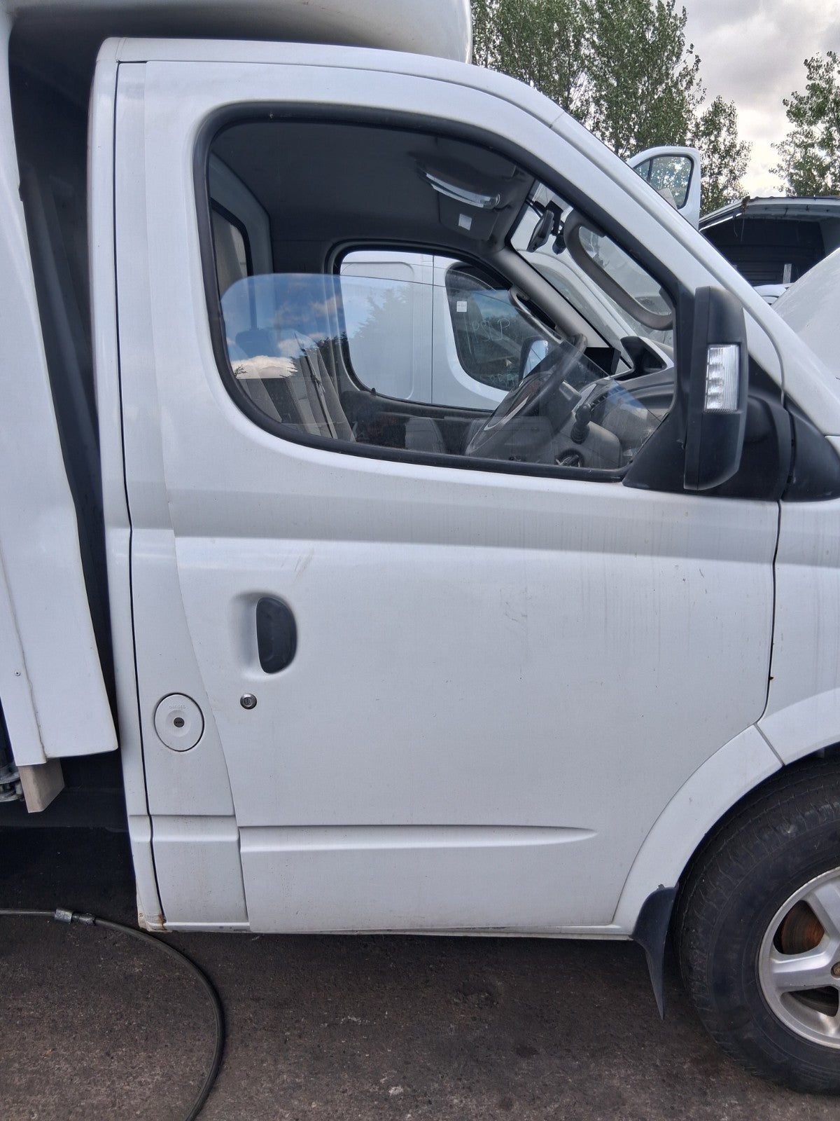 2020 SAIC LDV V80 OSF DRIVER SIDE FRONT RIGHT BARE DOOR WHITE
