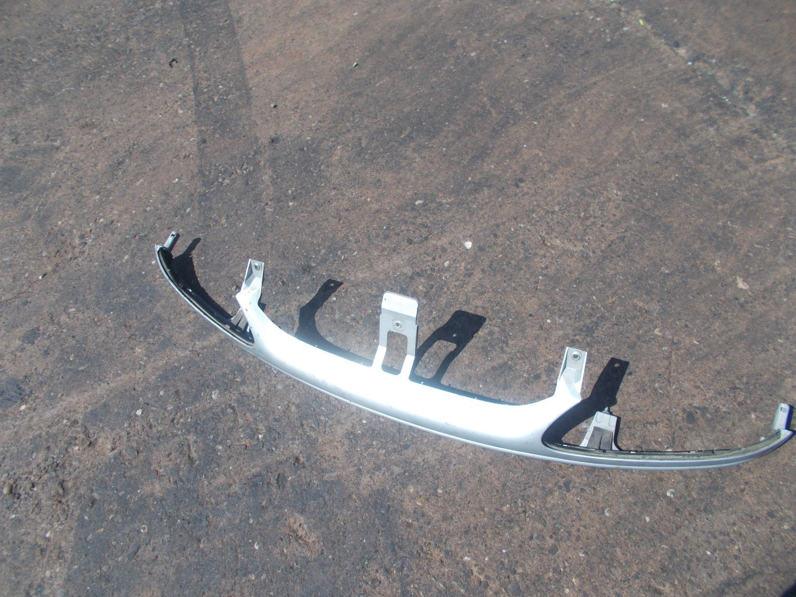 RENAULT LAGUNA MK2 2001 FRONT BUMPER UPPER PANEL 7700414353B SILVER