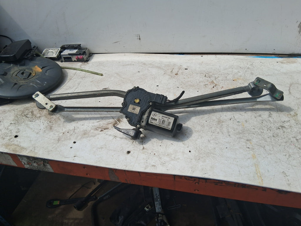 2018 MERCEDES SPRINTER W907 FRONT WINDSCREEN WIPER MOTOR LINKAGE A9108200500