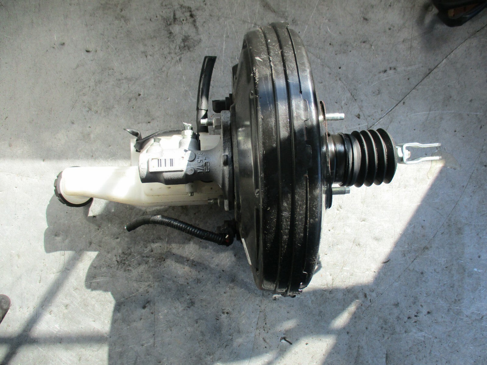 NISSAN JUKE 2016 BRAKE SERVO & BOTTLE RESERVOIR MASTER CYLINDER 460071KW2B