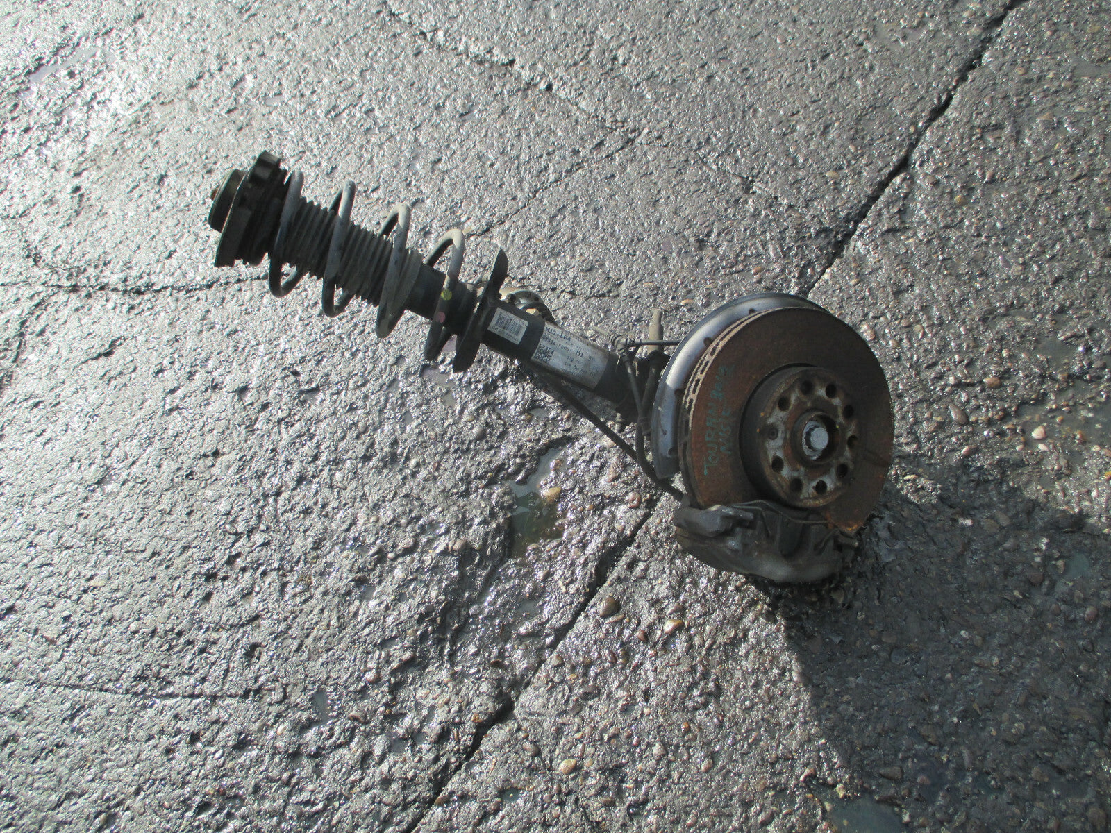 VW VOLKSWAGEN TOURAN 2012 1.6 DIESEL PASSENGER FRONT SHOCK SPRING HUB CALIPER