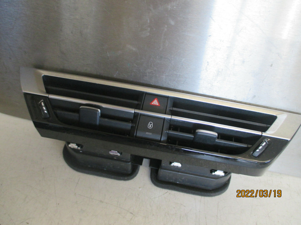 CITROEN C4 MK3 2021 FRONT INTERIOR DASHBOARD HAZARD SWITCH 9835648280