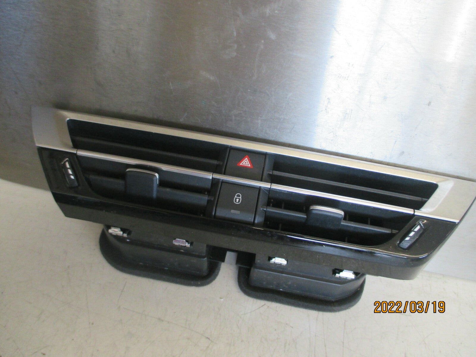 CITROEN C4 MK3 2021 FRONT INTERIOR DASHBOARD HAZARD SWITCH 9835648280