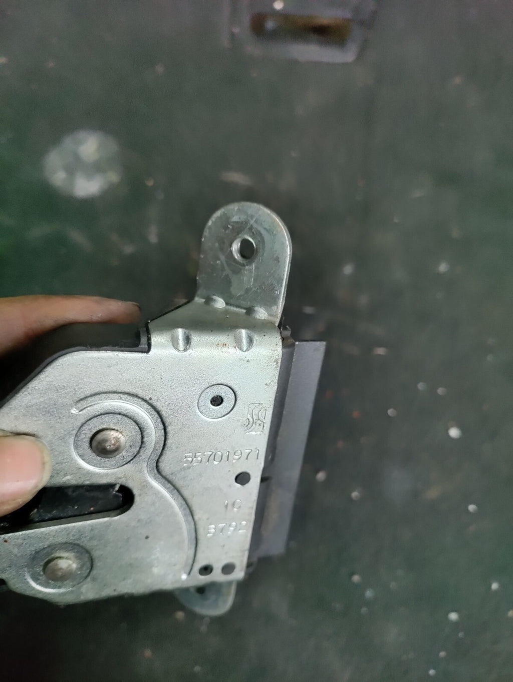 2011 VAUXHALL CORSA D 3 DOOR REAR BOOT LOCK MECHANISM 55701971