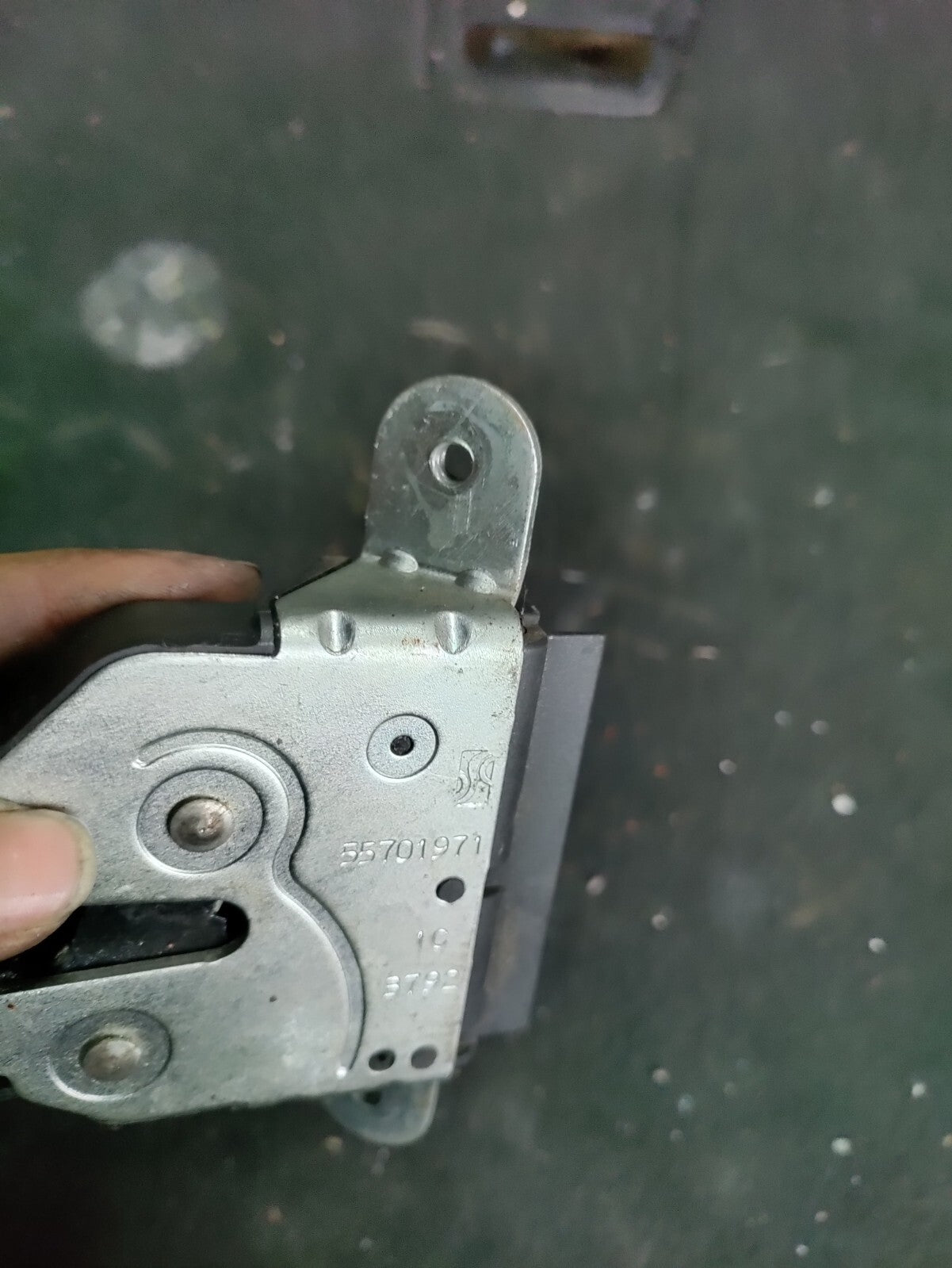 2011 VAUXHALL CORSA D 3 DOOR REAR BOOT LOCK MECHANISM 55701971