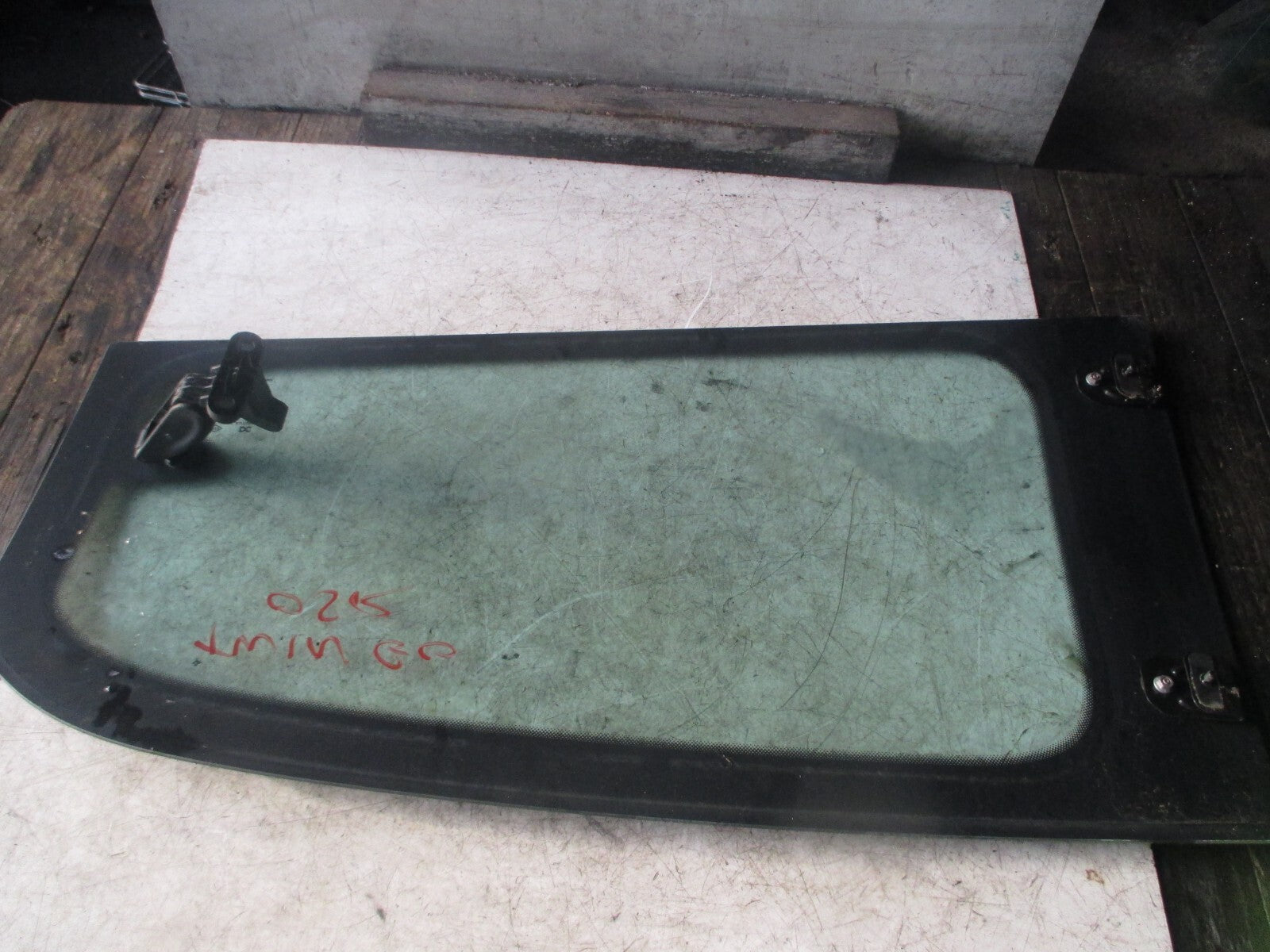 RENAULT TWINGO 2016 5 DOOR OSR DRIVER SIDE REAR DOOR QUARTER WINDOW GLASS