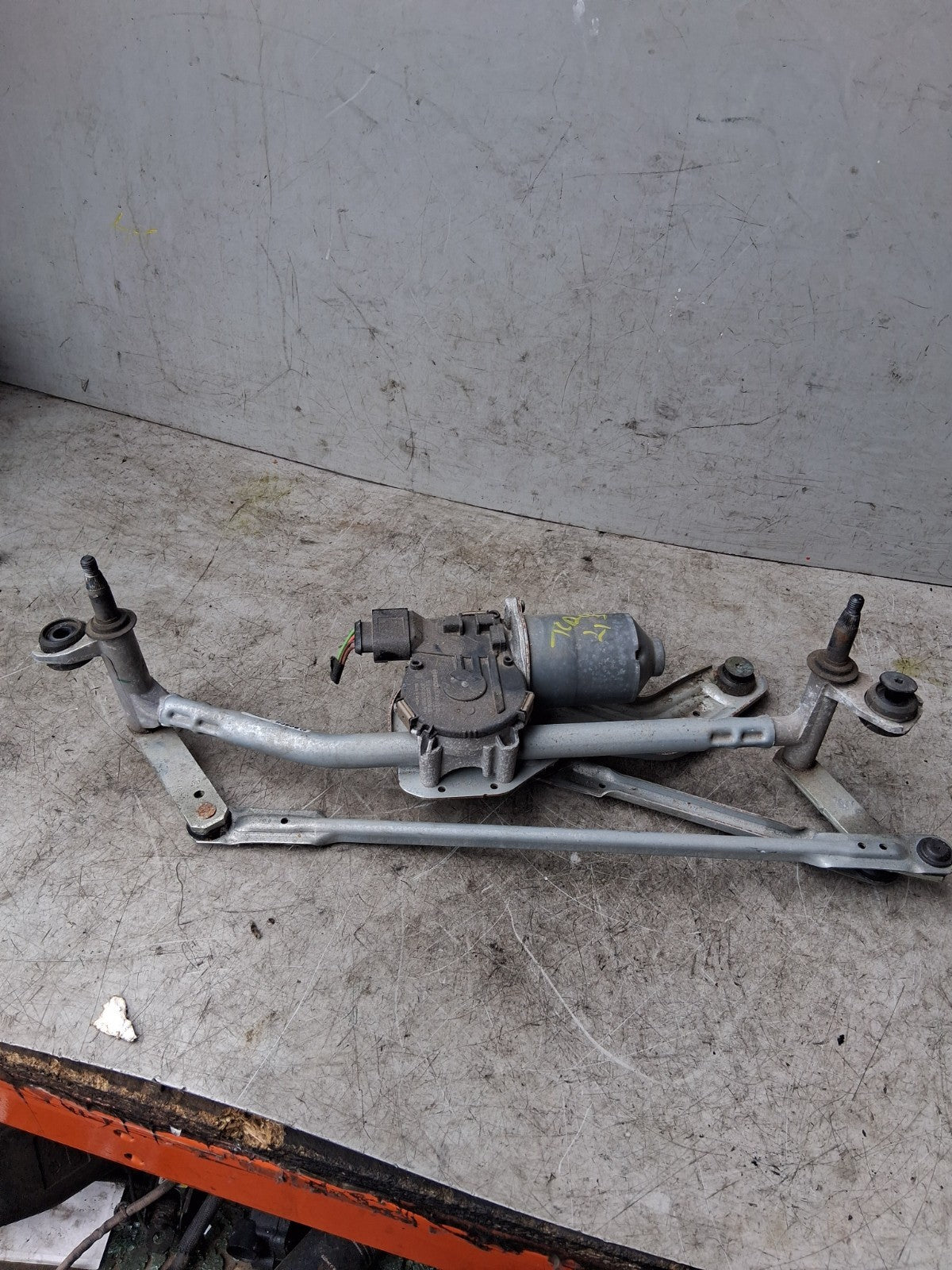 2021 VW VOLKSWAGEN T CROSS FRONT WINDSCREEN WIPER MOTOR & LINKAGE 2GN955023B