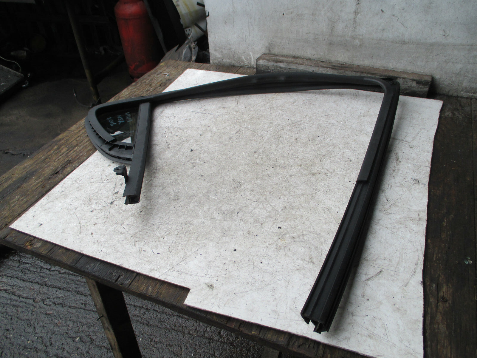 VAUXHALL VIVA 2018 NSR PASSENGER SIDE REAR DOOR QUARTER GLASS