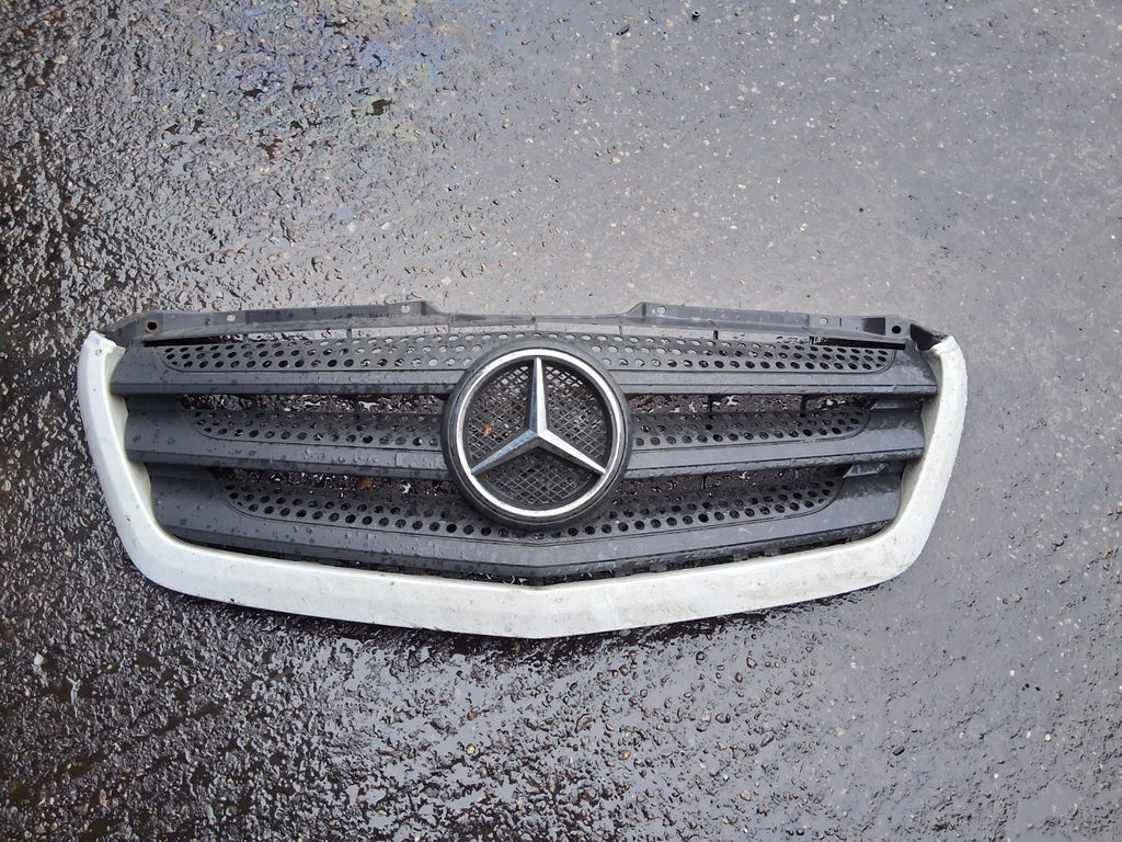 2016 MERCEDES SPRINTER MK2 W906 FRONT BUMPER GRILL BADGE A9068880523