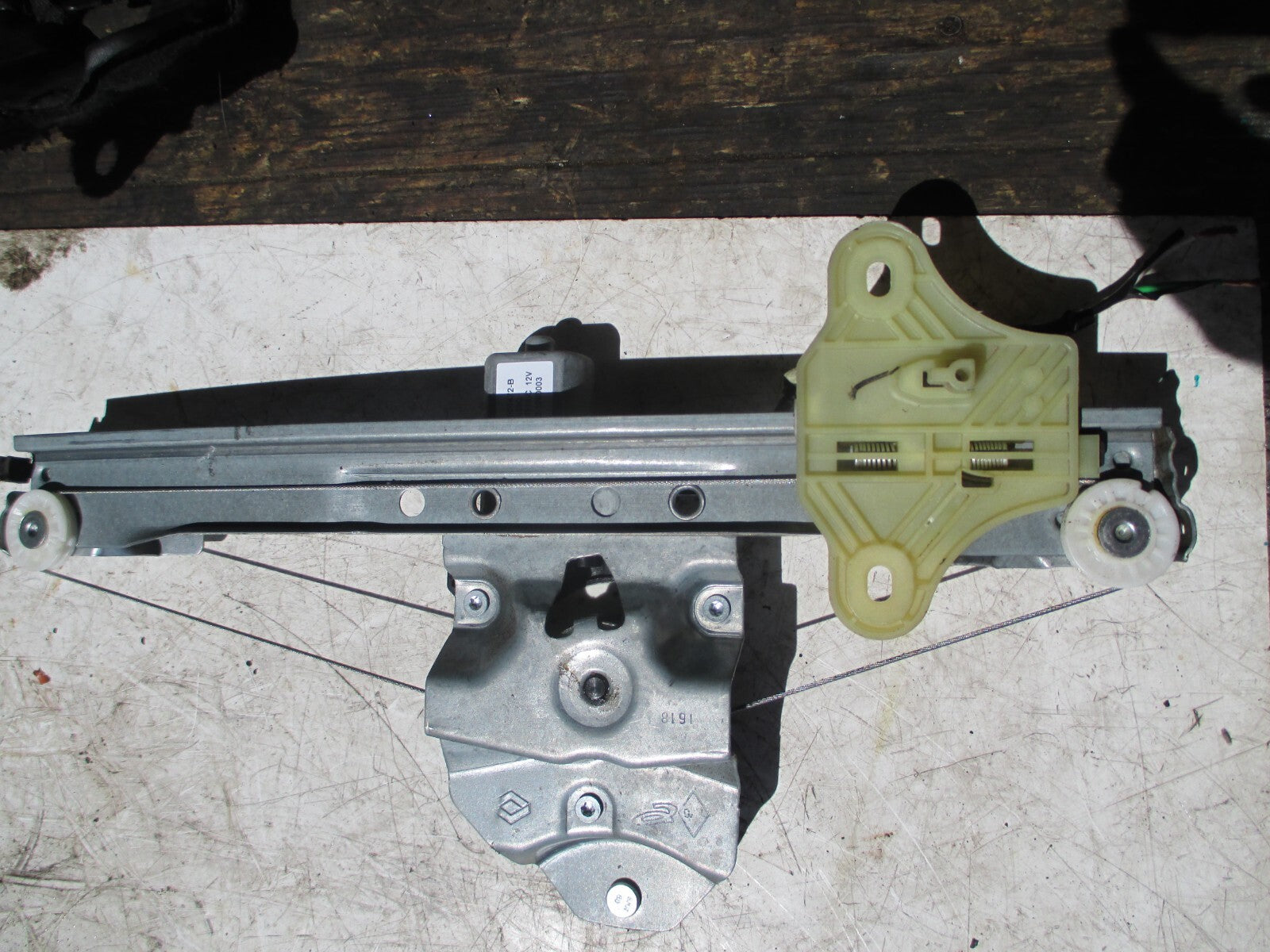 RENAULT CLIO MK4 REAR LEFT SIDE WINDOW MOTOR REGULATOR 128001472B