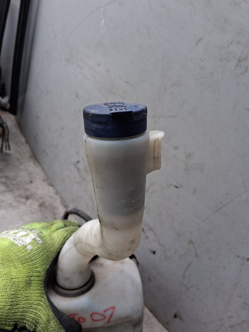 2007 FIAT GRANDE PUNTO FRONT WINDSCREEN WASHER BOTTLE RESERVOIR 55702892