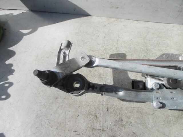 2005 BMW 3 SERIES E90 FRONT WIPER MOTOR WITH LINKAGE 6978264