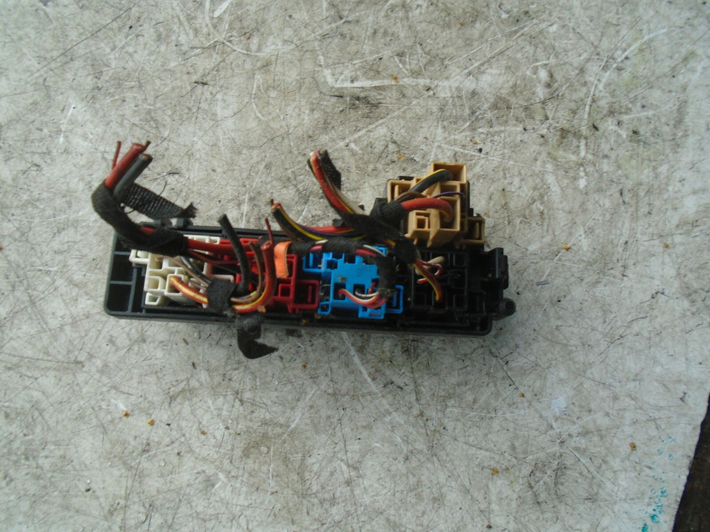 VOLKSWAGEN GOLF 2012 MK6 RELAY BRACKET WITH RELAYS 1K2937503