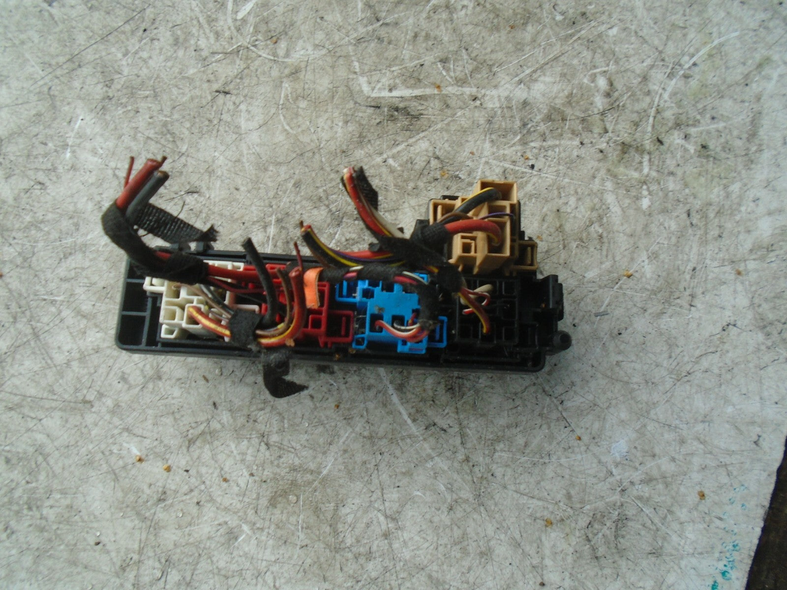 VOLKSWAGEN GOLF 2012 MK6 RELAY BRACKET WITH RELAYS 1K2937503