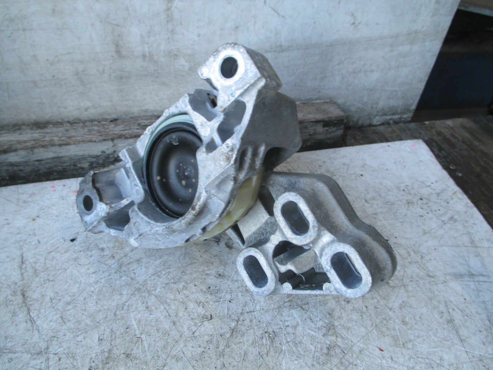 MERCEDES GLA X156 1.6 PETROL NSF PASSENGER SIDE ENGINE MOUNT SUPPORT A2462400617