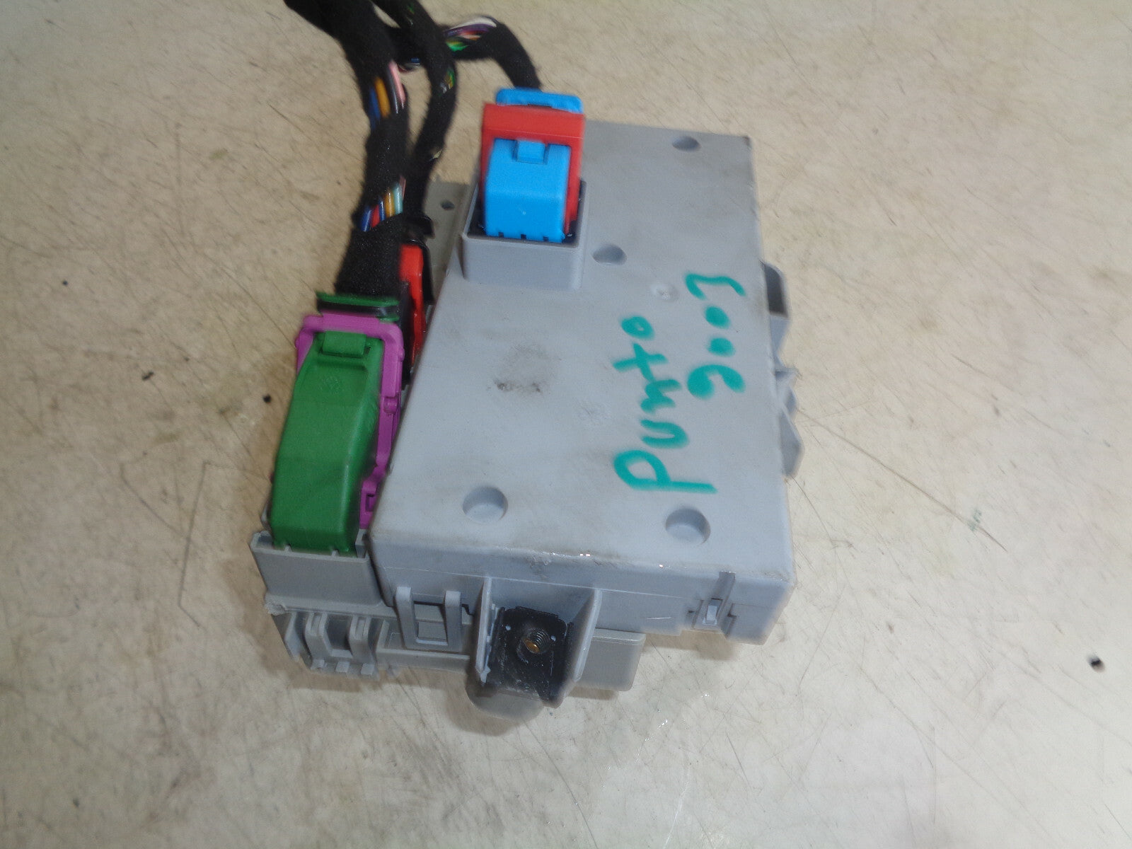 FIAT PUNTO MK2 2003 1.2 PETROL DELPHI FUSE BOX 51735170