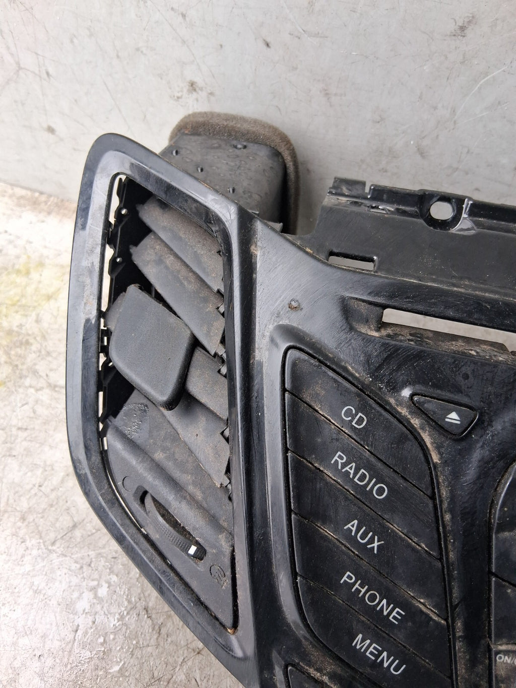 FORD FIESTA MK7 2016 RADIO CD PLAYER TRIM COVER PANEL 8A6118A802