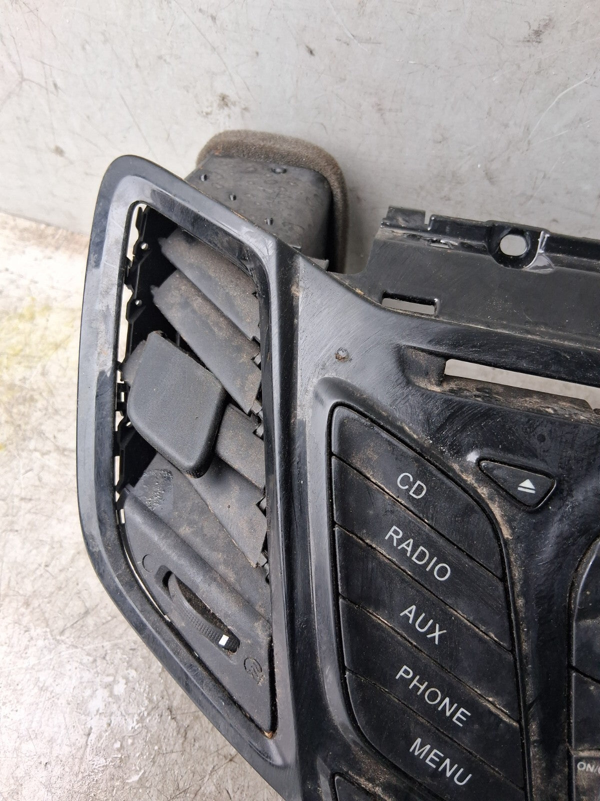 FORD FIESTA MK7 2016 RADIO CD PLAYER TRIM COVER PANEL 8A6118A802